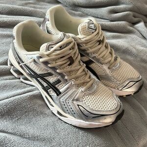 ASICS Gel-Kayano 14 US 9.5